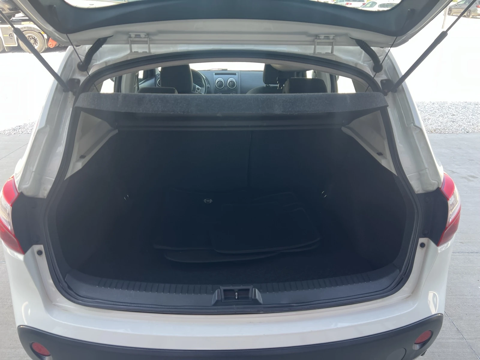 Nissan Qashqai 2.0 dci 4X4 - изображение 10