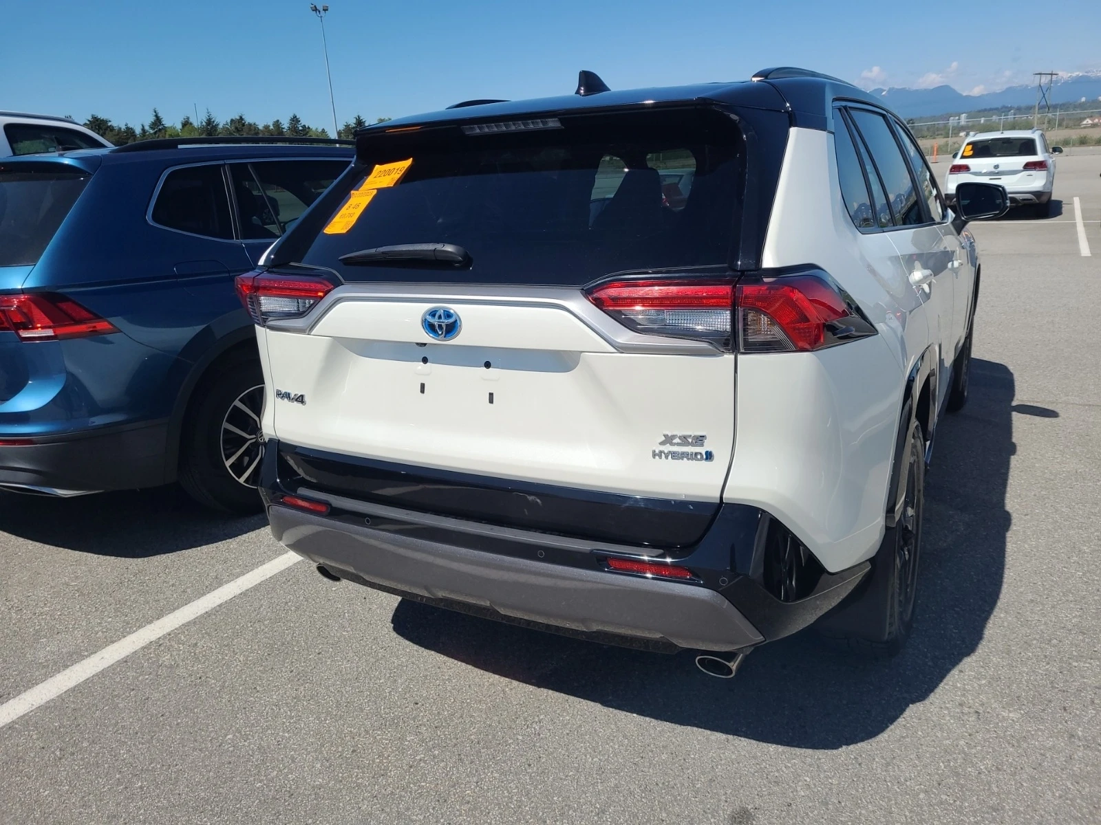 Toyota Rav4 HYBRID XSE TECHNOLOGY * * CARFAX * * АВТО КРЕДИТ, снимка 3 - Автомобили и джипове - 54855786