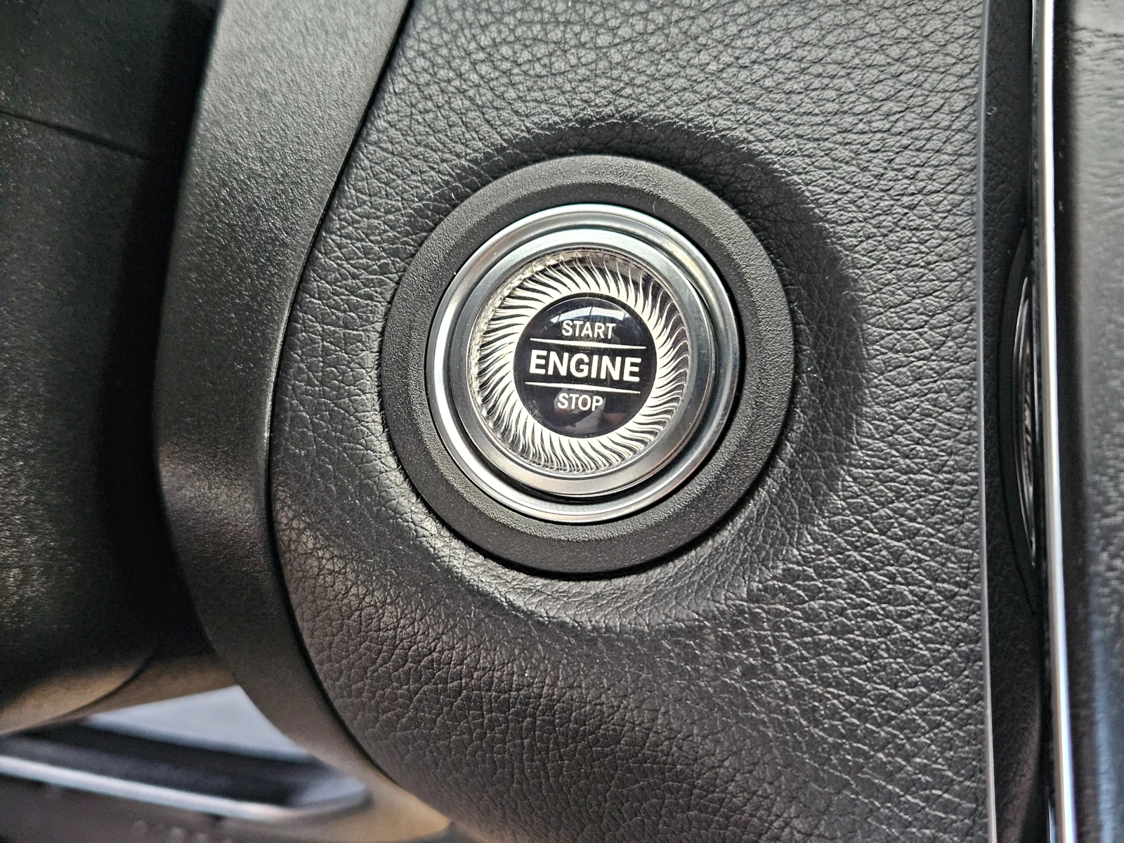 Mercedes-Benz GLC Coupe 200 AMG/GERMANY/VIRTUAL/CAMERA/SIGN AS/KEYLESS/LIZ, снимка 12 - Автомобили и джипове - 55307537