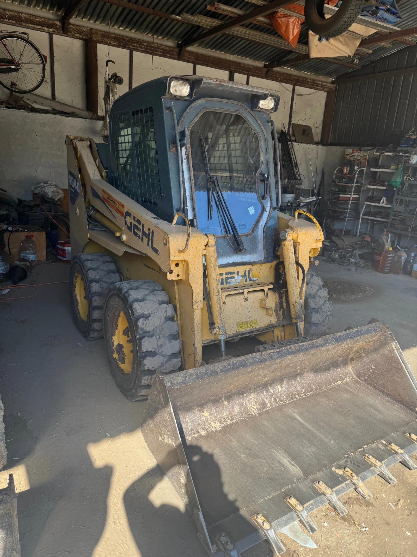 Мини челни товарачи GEHL 4640 TURBO - изображение 2