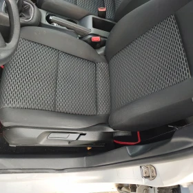 VW Golf 1.4 бенз 80 кс 2010 год. Става за Газ - 2850 € - 11838221 9