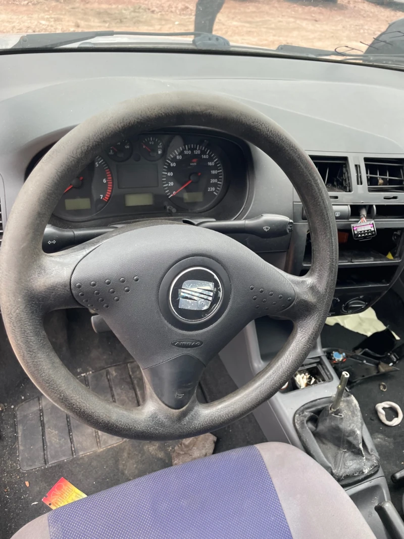 Seat Ibiza 1.4 мпи, снимка 6 - Автомобили и джипове - 49850363