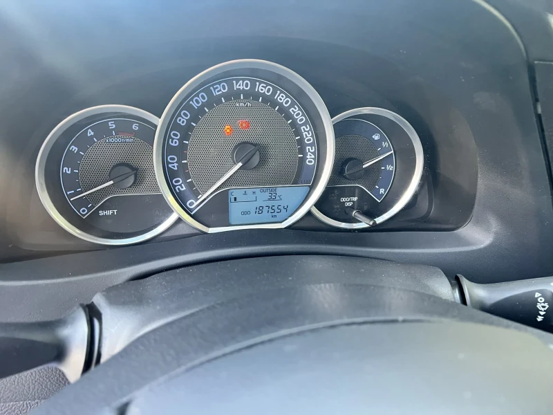 Toyota Auris 1.4 D4D, снимка 8 - Автомобили и джипове - 51503103