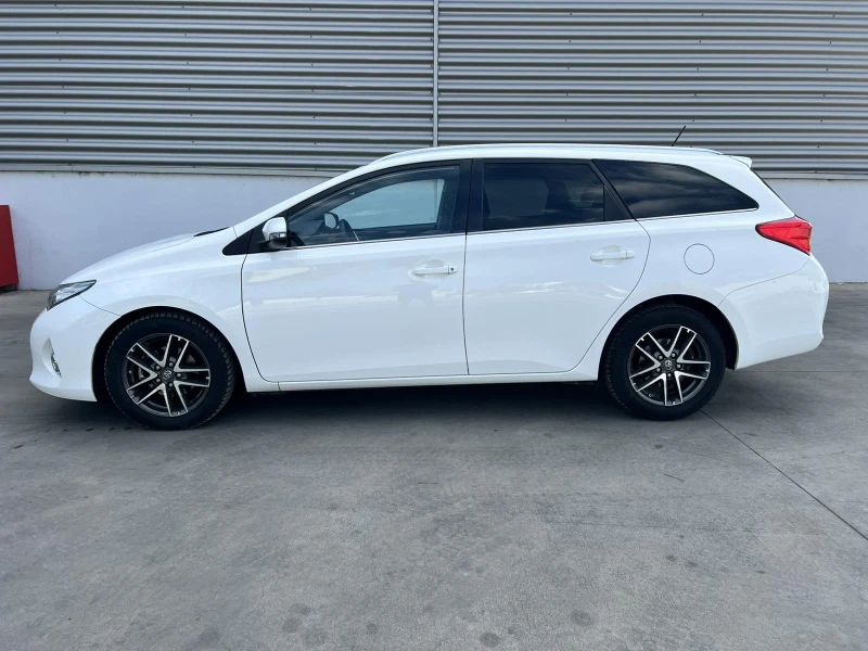 Toyota Auris 1.4 D4D, снимка 3 - Автомобили и джипове - 51503103