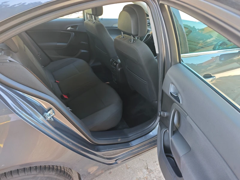 Opel Insignia 1.8i-140/Navi/Hatchback, снимка 14 - Автомобили и джипове - 51665189