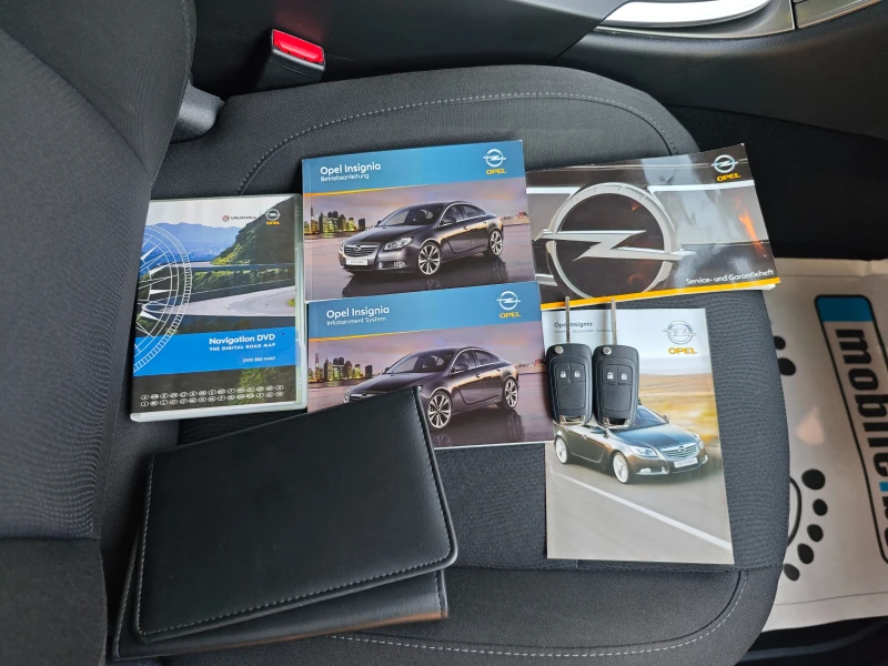 Opel Insignia 1.8i-140/Navi/Hatchback, снимка 17 - Автомобили и джипове - 51665189