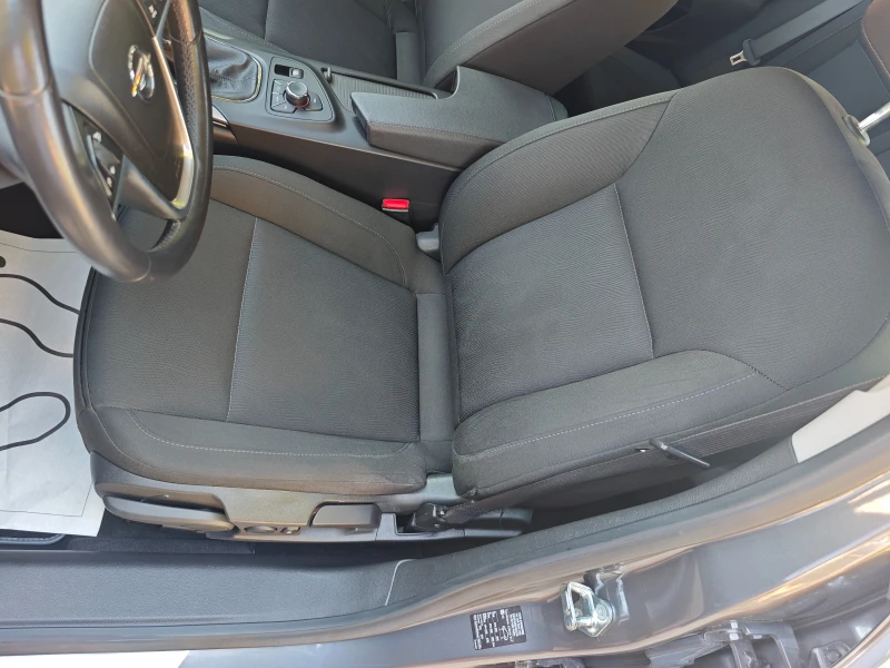 Opel Insignia 1.8i-140/Navi/Hatchback, снимка 10 - Автомобили и джипове - 51665189