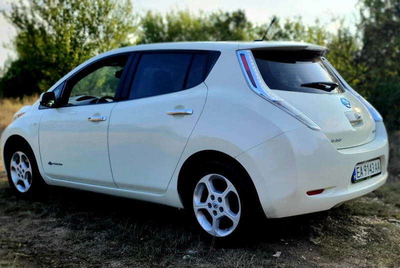Nissan Leaf , снимка 2 - Автомобили и джипове - 52394413
