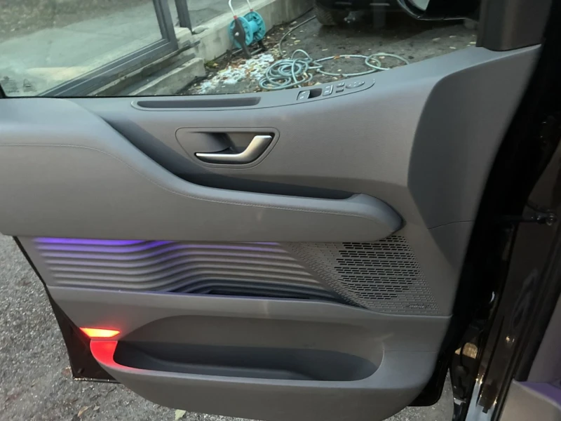 Hyundai Staria 2.2CRDi/ГАРАНЦИЯ/4X4/LUXURY+ /ГОТОВ ЛИЗИНГ, снимка 12 - Автомобили и джипове - 52705958