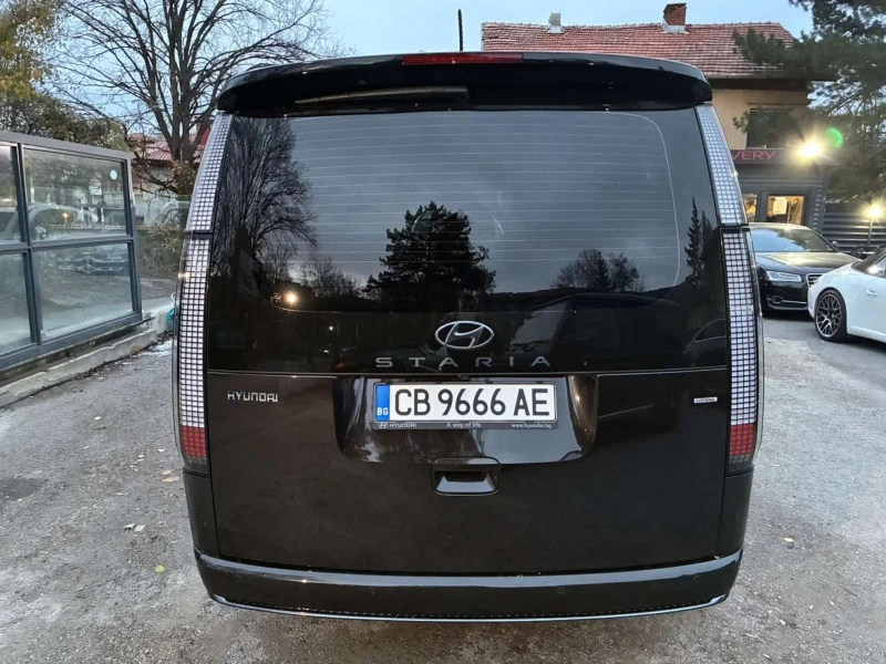 Hyundai Staria 2.2CRDi/ГАРАНЦИЯ/4X4/LUXURY+ /ГОТОВ ЛИЗИНГ, снимка 4 - Автомобили и джипове - 52705958