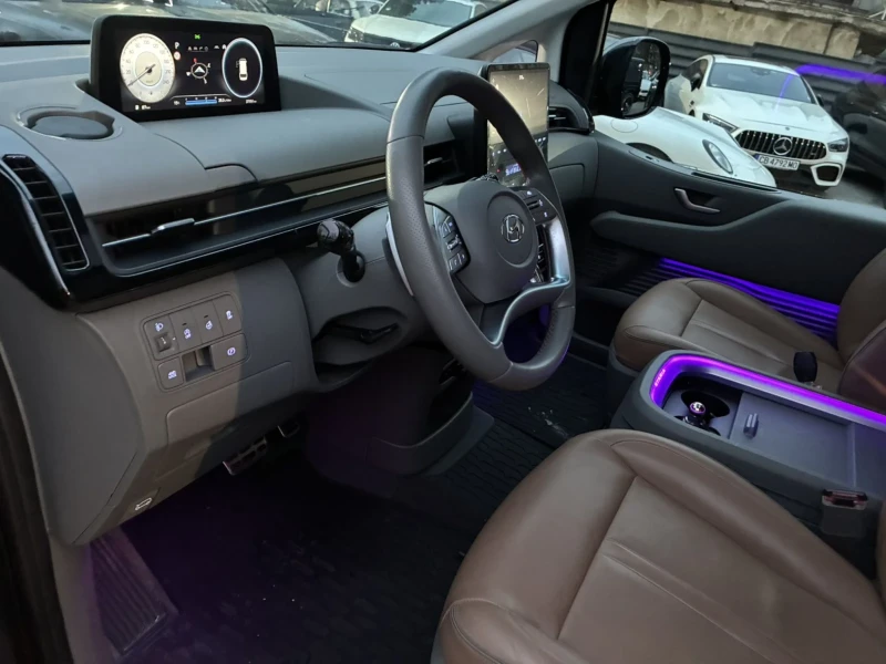 Hyundai Staria 2.2CRDi/ГАРАНЦИЯ/4X4/LUXURY+ /ГОТОВ ЛИЗИНГ, снимка 11 - Автомобили и джипове - 52705958