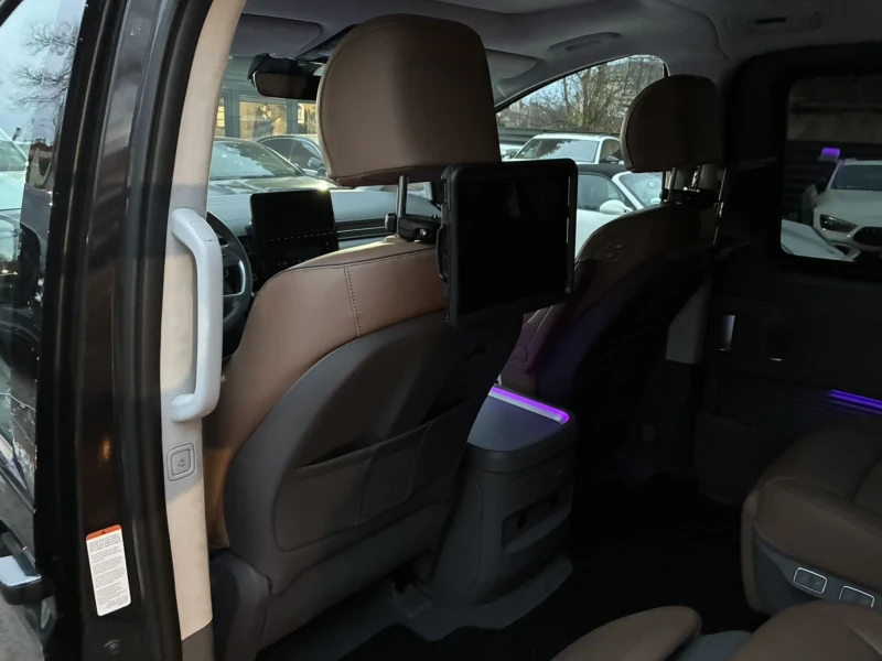 Hyundai Staria 2.2CRDi/ГАРАНЦИЯ/4X4/LUXURY+ /ГОТОВ ЛИЗИНГ, снимка 15 - Автомобили и джипове - 52705958