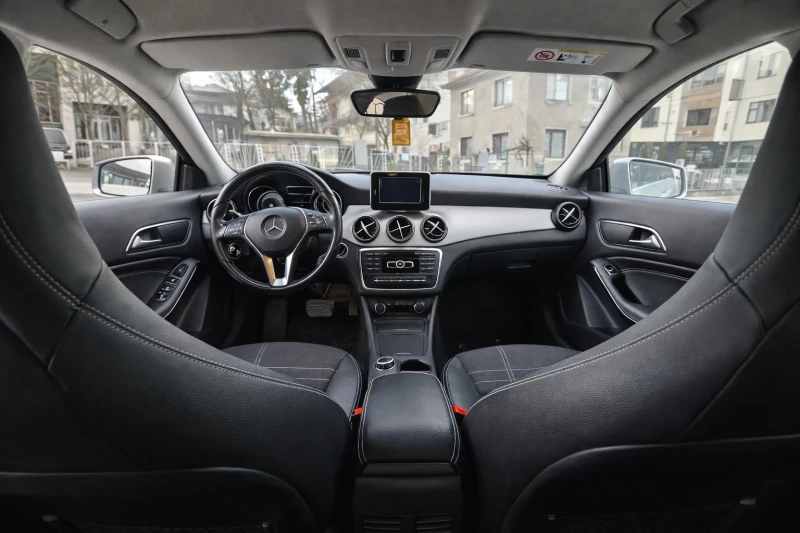 Mercedes-Benz CLA 180, снимка 5 - Автомобили и джипове - 53580679