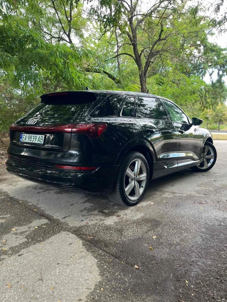 Audi E-Tron 55 S line - изображение 4