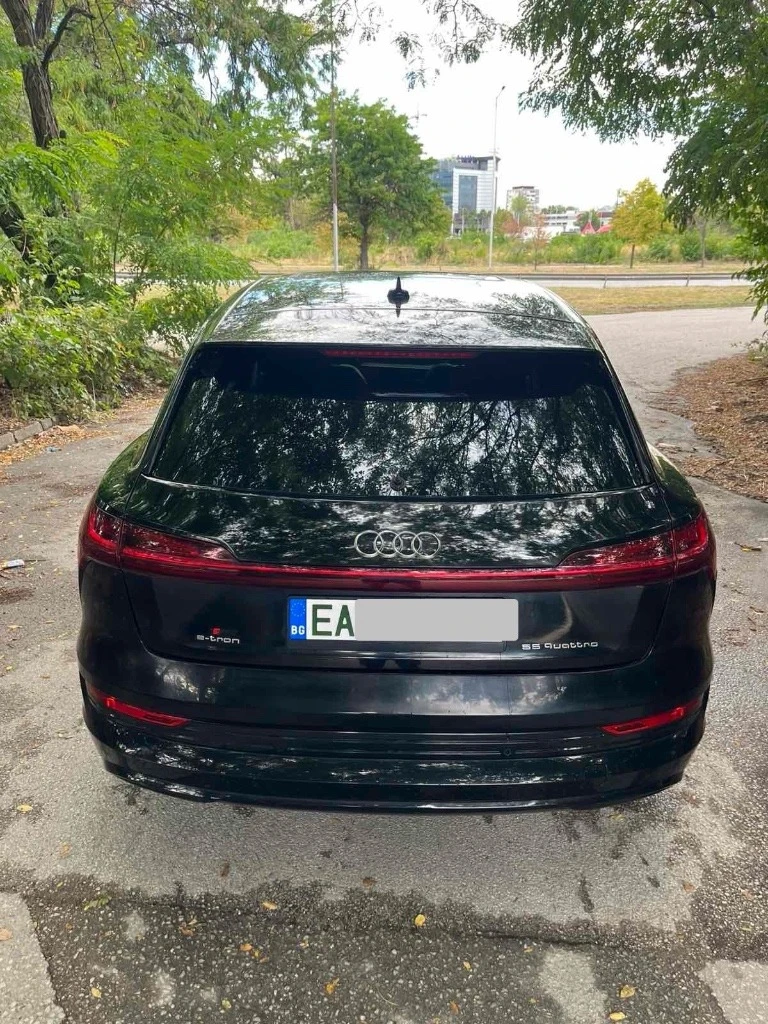 Audi E-Tron 55 S line - изображение 3