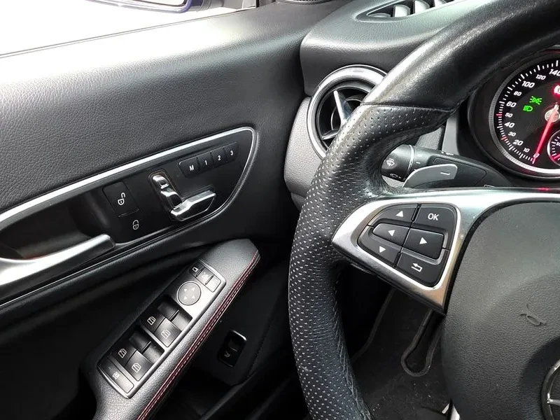 Mercedes-Benz CLA 2.5, снимка 17 - Автомобили и джипове - 54287645