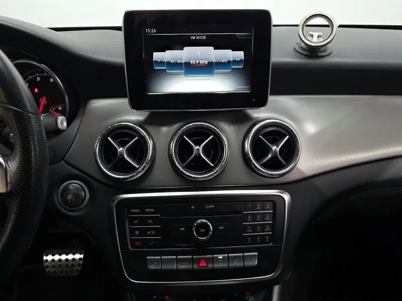 Mercedes-Benz CLA 2.5, снимка 14 - Автомобили и джипове - 54287645