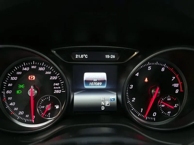 Mercedes-Benz CLA 2.5, снимка 8 - Автомобили и джипове - 54287645