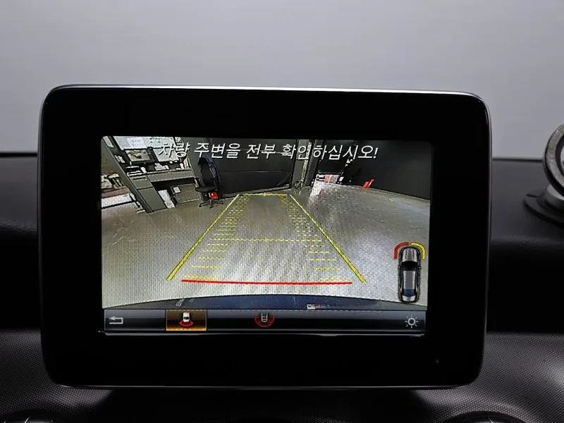 Mercedes-Benz CLA 2.5, снимка 15 - Автомобили и джипове - 54287645