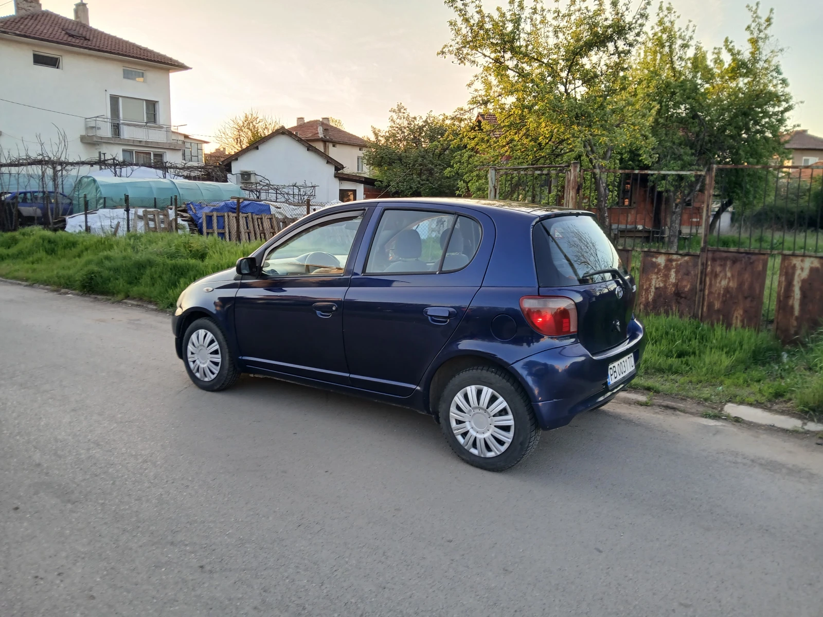 Toyota Yaris 1.0клима  - изображение 8