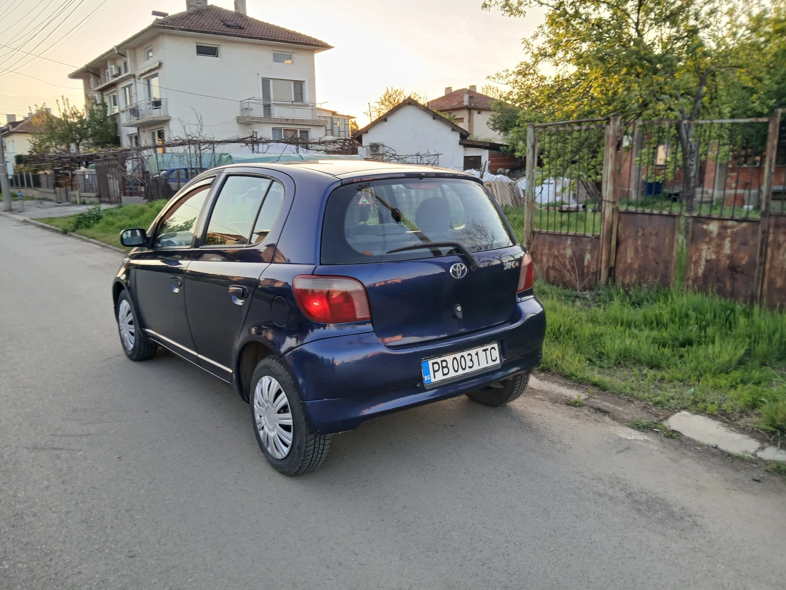 Toyota Yaris 1.0клима  - изображение 3