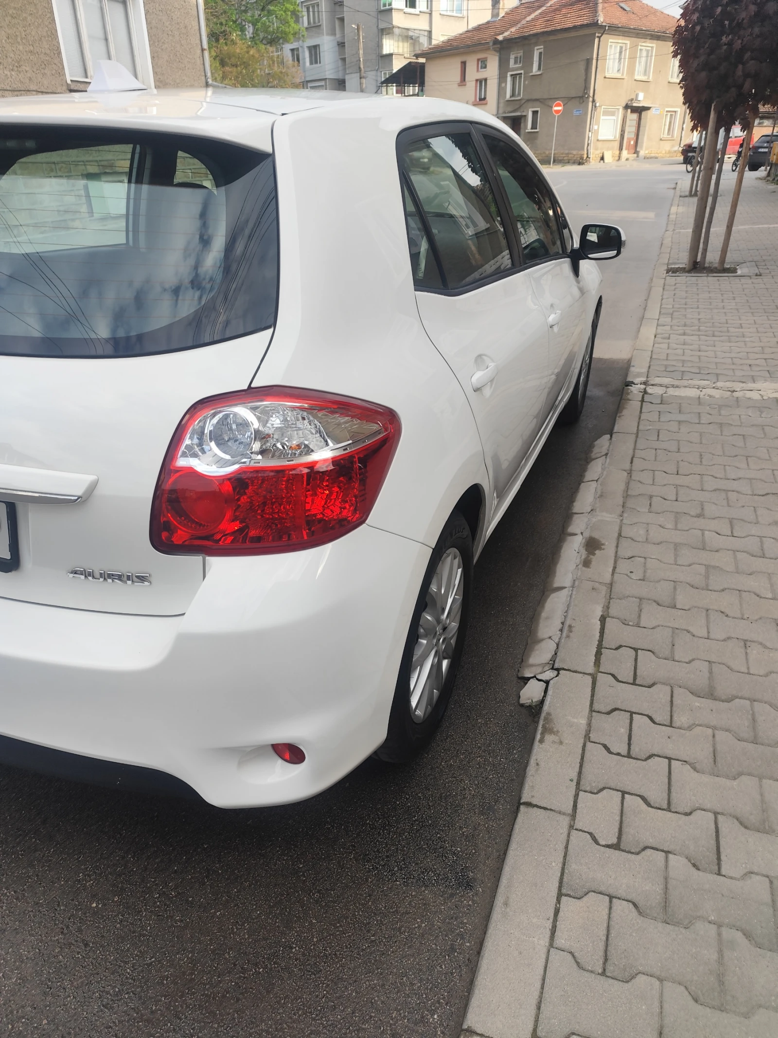 Toyota Auris  - изображение 3