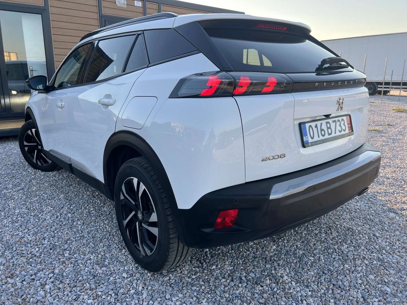 Peugeot 2008  1.5 BlueHDi 131ch S&S Allure Pack EAT8  - изображение 6