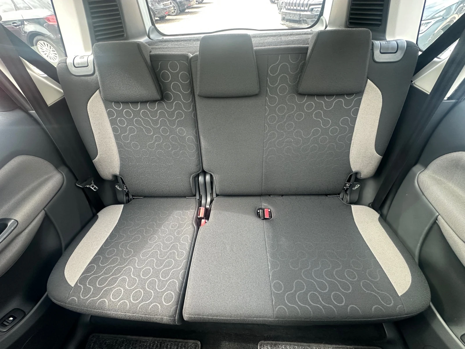 Citroen C3 Picasso 1.6HDI* PANORAMA* REALNI KM - изображение 10