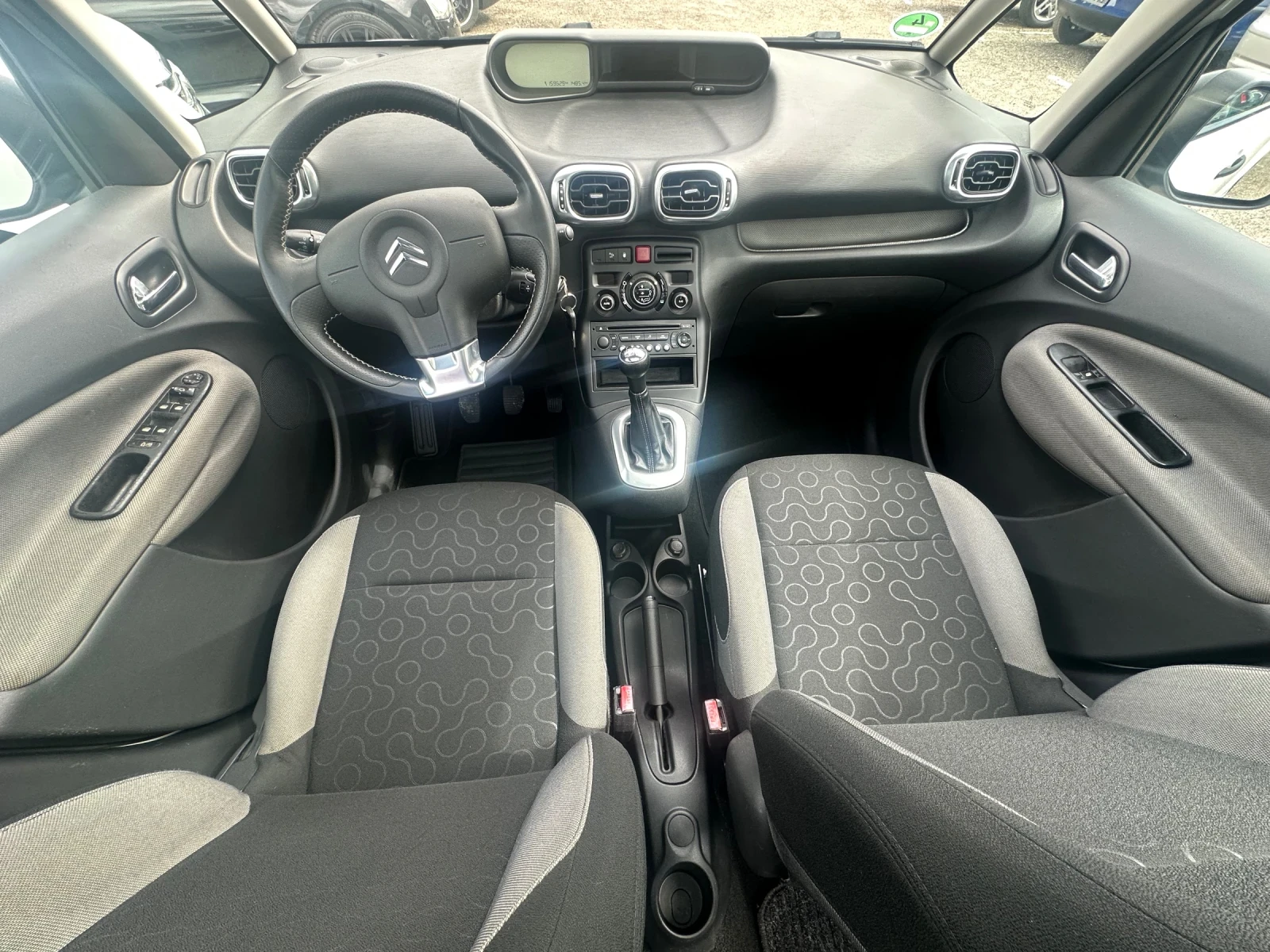 Citroen C3 Picasso 1.6HDI* PANORAMA* REALNI KM - изображение 9