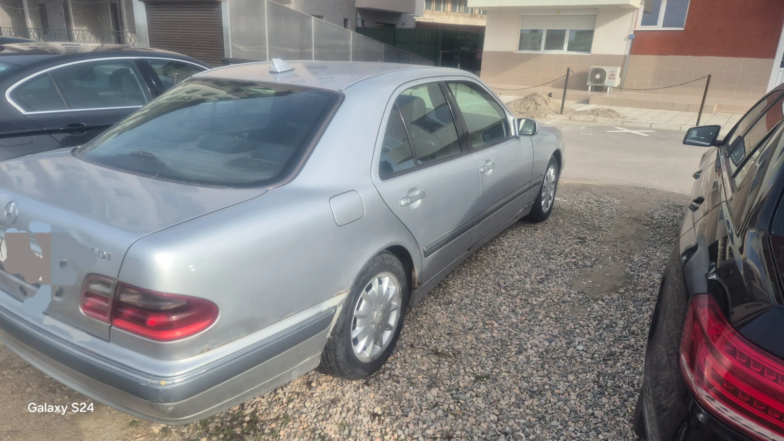 Mercedes-Benz E 220, снимка 2 - Автомобили и джипове - 53816999