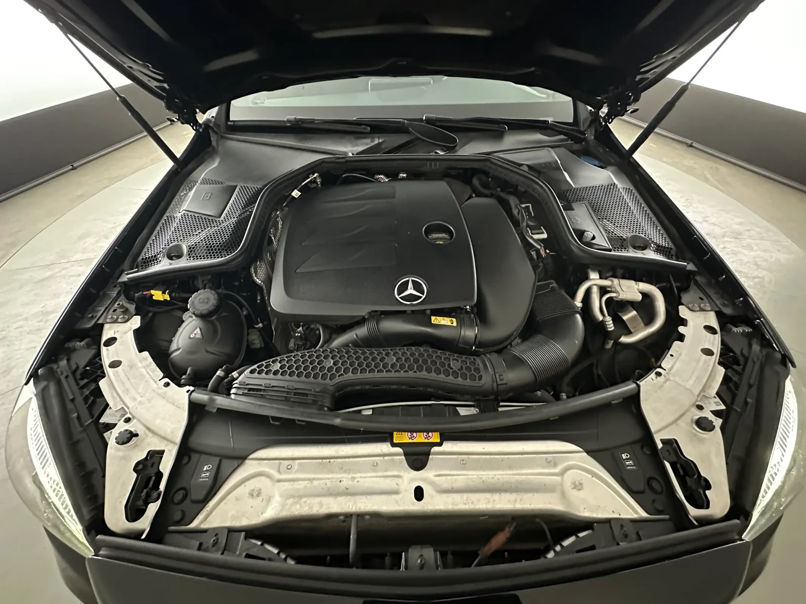 Mercedes-Benz C 300 AMG* Burmester* 4matic* Digital Cockpit* 2 ключа, снимка 15 - Автомобили и джипове - 54410435