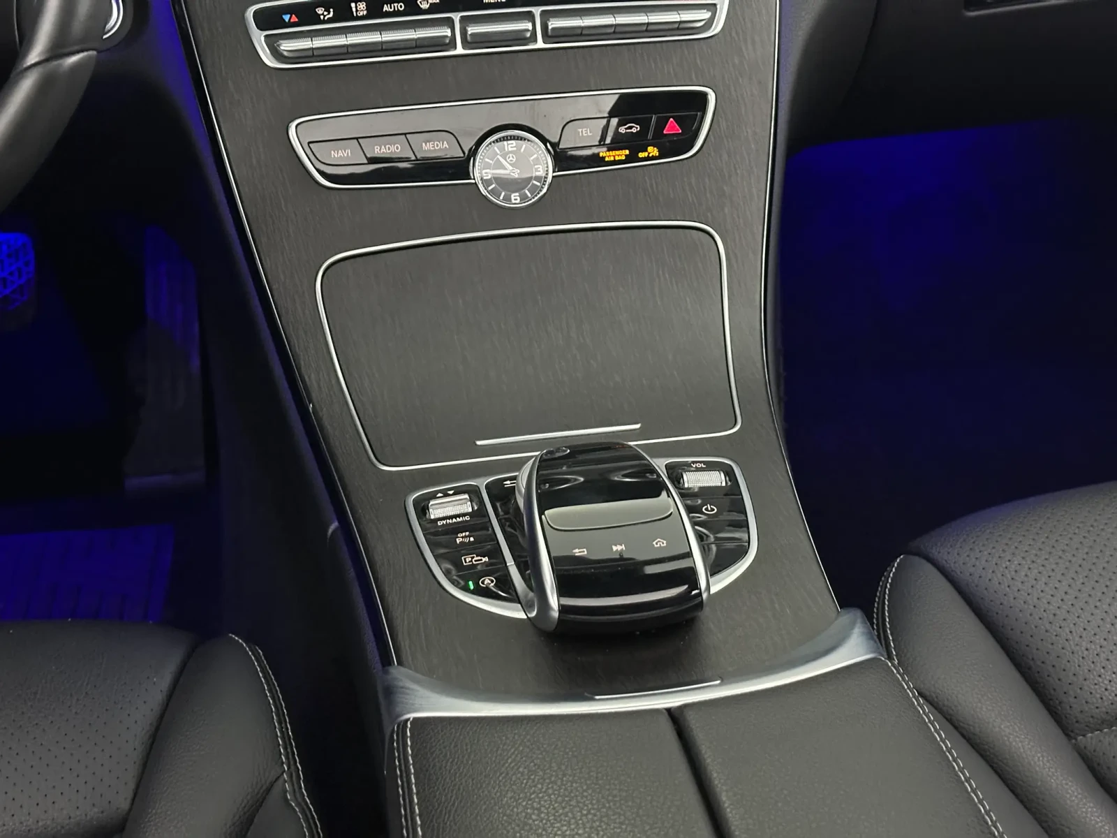 Mercedes-Benz C 300 AMG* Burmester* 4matic* Digital Cockpit* 2 ключа, снимка 13 - Автомобили и джипове - 54410435