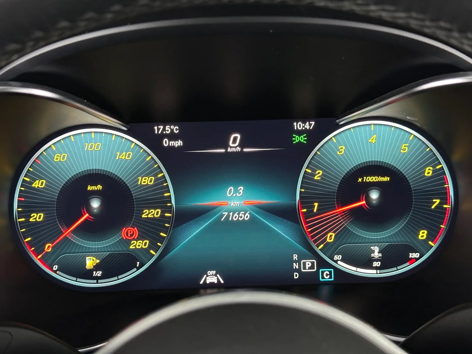 Mercedes-Benz C 300 AMG* Burmester* 4matic* Digital Cockpit* 2 ключа, снимка 10 - Автомобили и джипове - 54410435