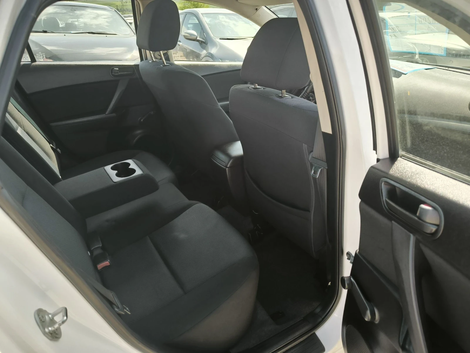 Mazda 3 1.6i, снимка 10 - Автомобили и джипове - 54574776