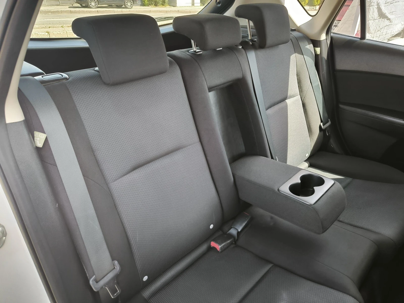 Mazda 3 1.6i, снимка 11 - Автомобили и джипове - 54574776