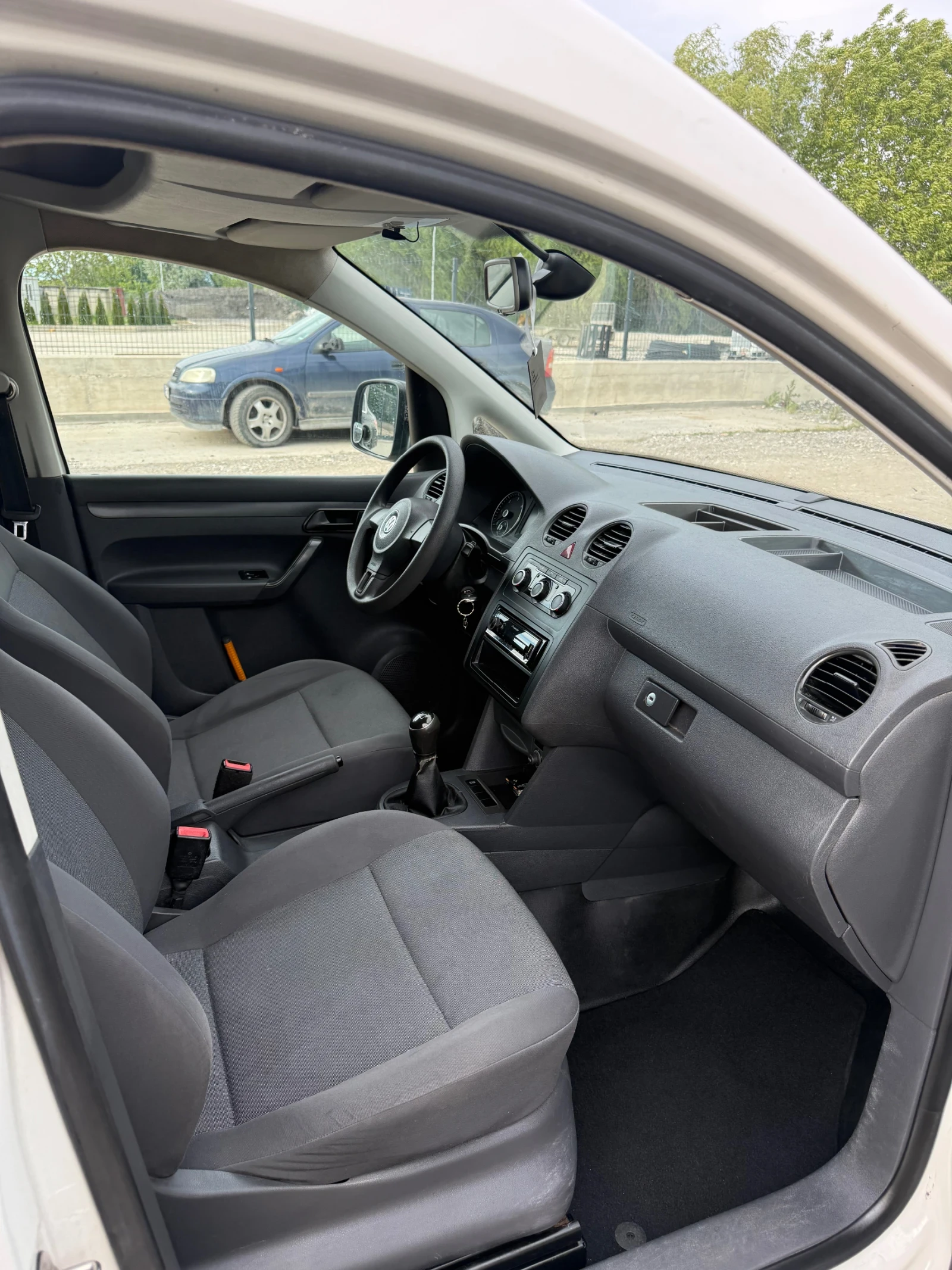VW Caddy, снимка 9 - Автомобили и джипове - 54742843