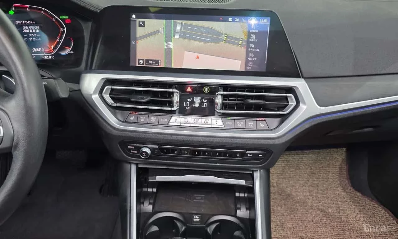 BMW 330 i xDrive Luxury /ДИСТРОНИК/360/HUD, снимка 13 - Автомобили и джипове - 55709300
