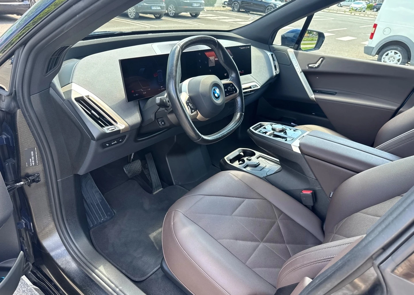 BMW iX xDrive40, снимка 4 - Автомобили и джипове - 56126389