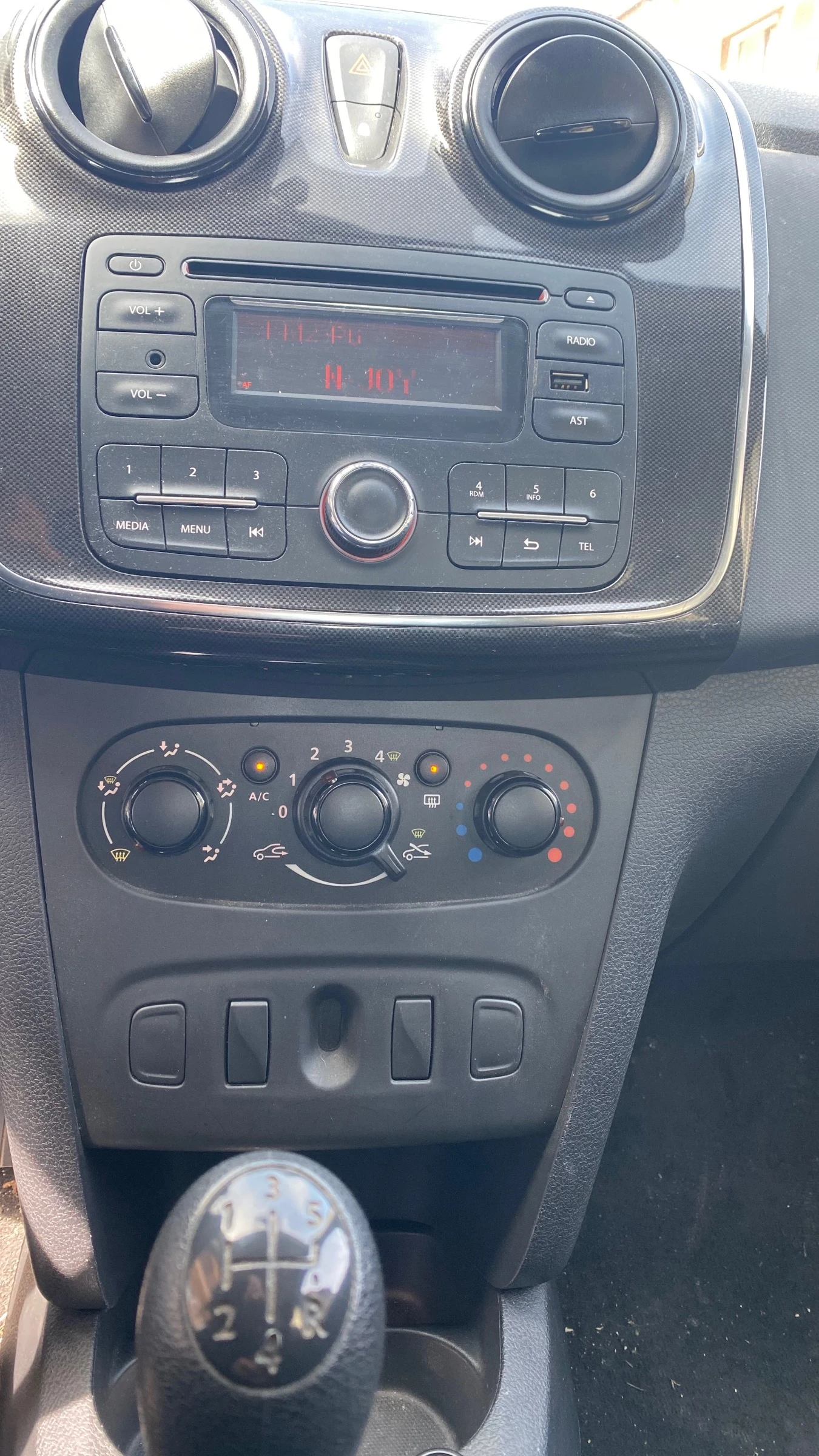Dacia Logan N1, снимка 13 - Автомобили и джипове - 56424839