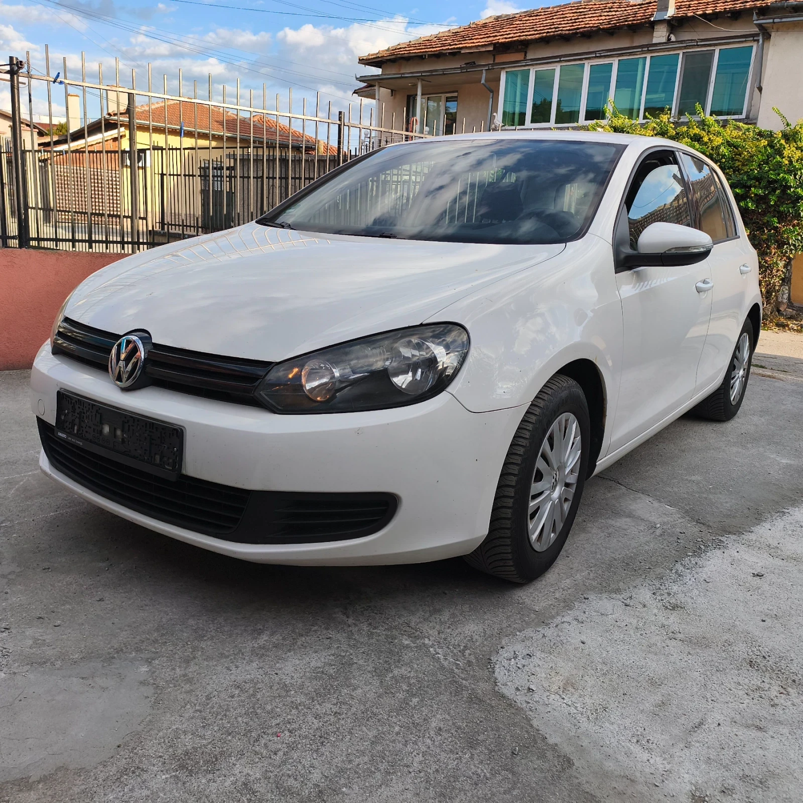 VW Golf 1.4 бенз 80 кс 2010 год. Става за Газ