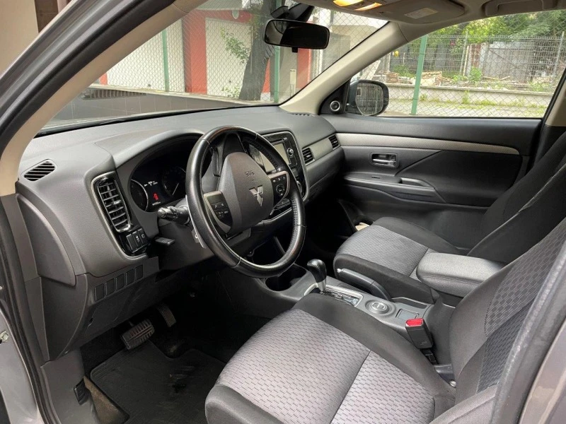 Mitsubishi Outlander, снимка 5 - Автомобили и джипове - 47553059