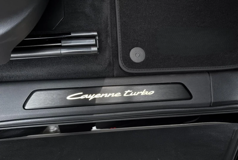 Porsche Cayenne TURBO E-HYBRID/GT PAKET/CERAMIC/CARBON/BOSE/HEADUP, снимка 12 - Автомобили и джипове - 53173816
