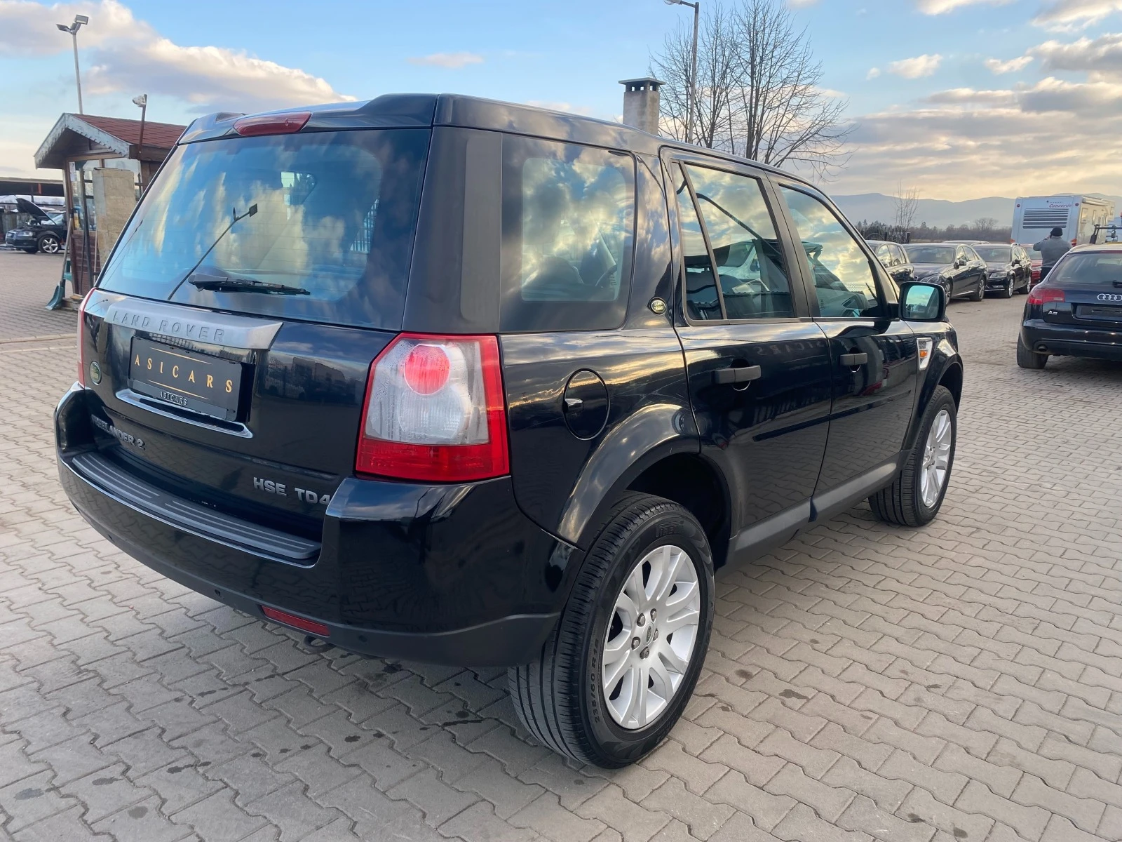 Land Rover Freelander 2.2D AUTOMATIC  - изображение 5