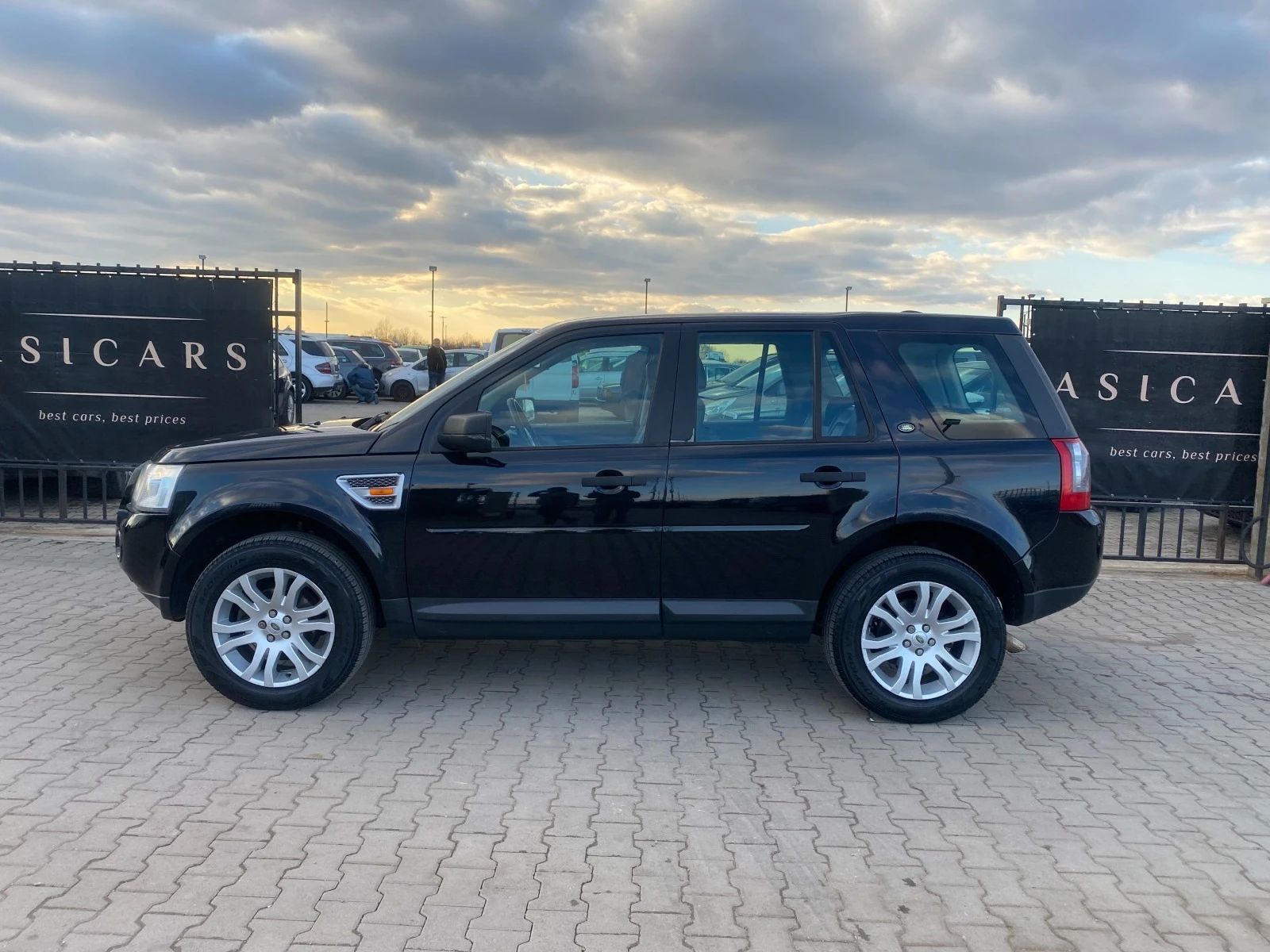 Land Rover Freelander 2.2D AUTOMATIC  - изображение 2