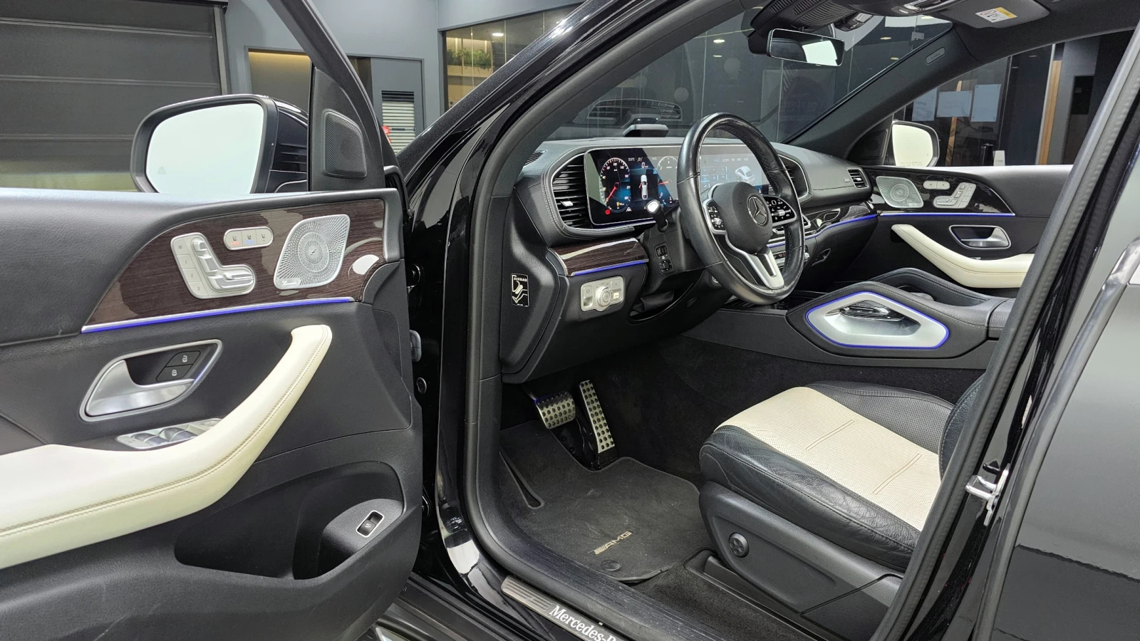 Mercedes-Benz GLE 400 PANAMERICANA* ОБДУХ* 360* HEAD-UP* DIS* КРАЙНА ЦЕН, снимка 8 - Автомобили и джипове - 54974988