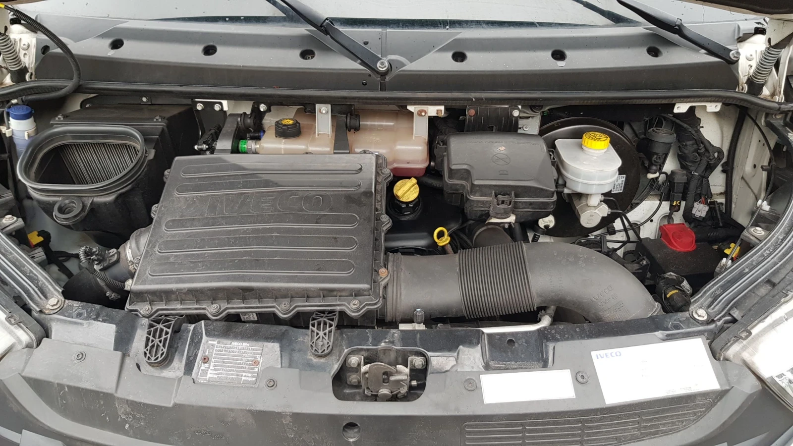 Iveco Daily 35s16, снимка 17 - Бусове и автобуси - 48744915