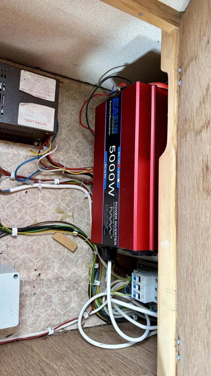 Каравана Други VANROYCE, снимка 8 - Каравани и кемпери - 54351925