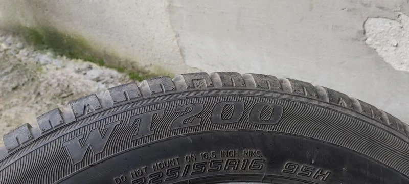 Гуми Зимни 225/55R16, снимка 7 - Гуми и джанти - 32284214