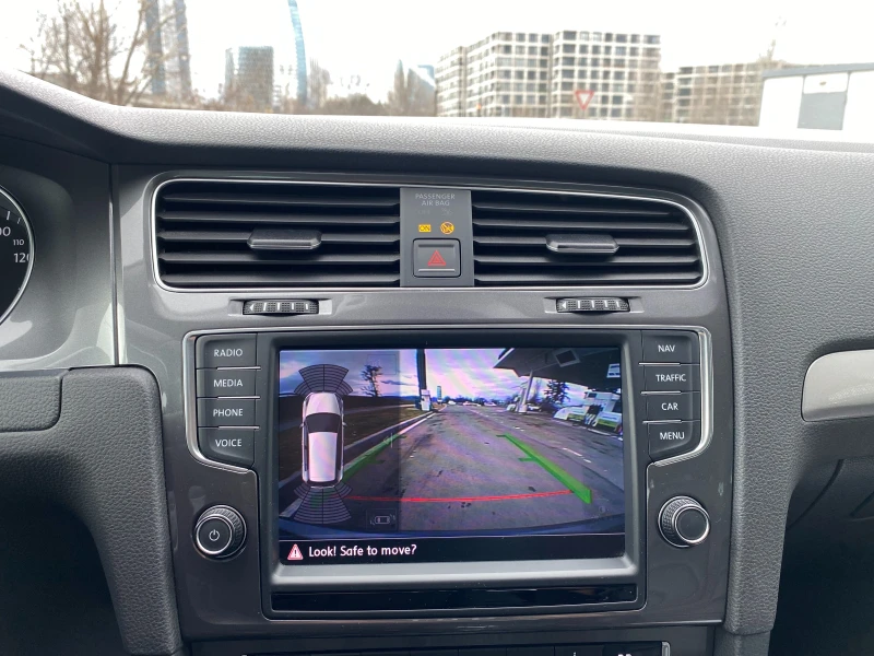 VW Golf E-GOLF/ВС.ЕКСТРИ/ШВЕЙЦАРИЯ, снимка 12 - Автомобили и джипове - 37014318