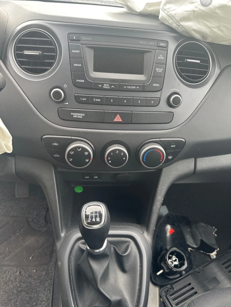 Hyundai I10 1.0i, снимка 8 - Автомобили и джипове - 44955937